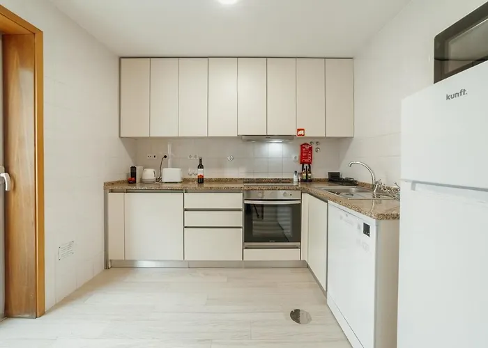 Stylish Flat By Hosty Porto