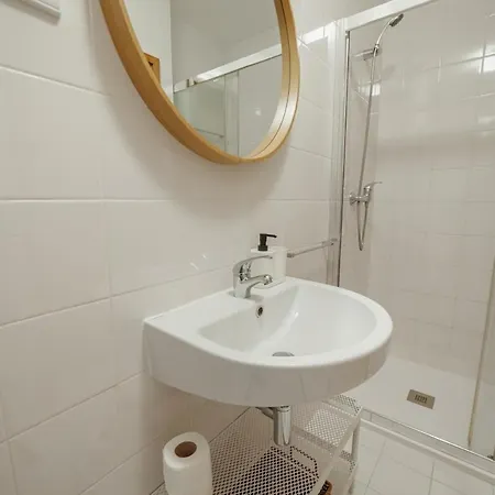 Stylish Flat By Hosty