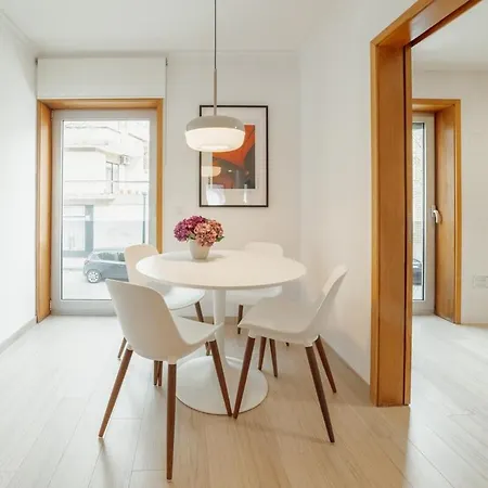 Stylish Flat By Hosty דירה